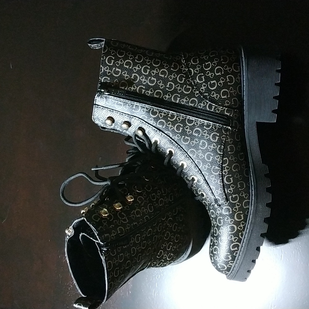 GUESS Size 11 - Picture 2 of 6